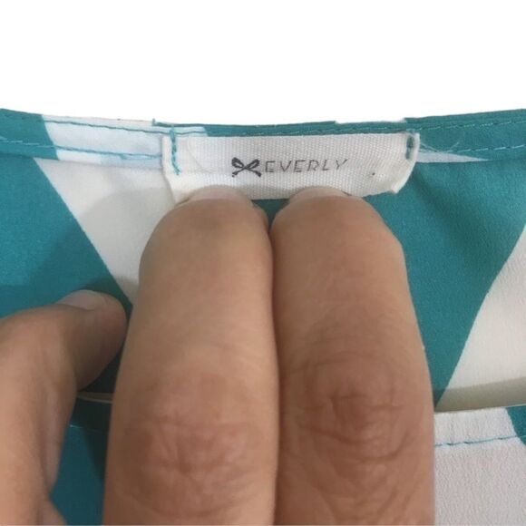 Everly chevron top, size small - Picture 3 of 5